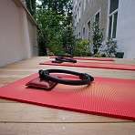 Pilates Matten auf Terrasse