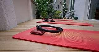 Pilates Matten auf Terrasse