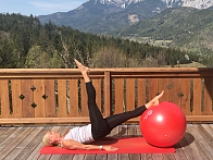 Pilates mit großem Ball